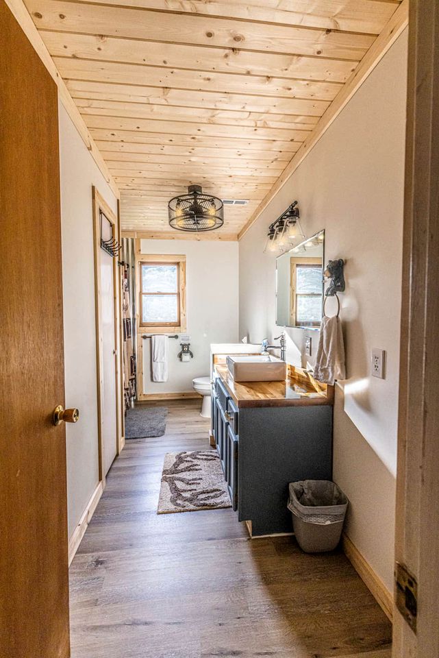 Incredible Mountain Cabin with Private Creek and Hot Tub Allowing Outstanding Views in Bryson City