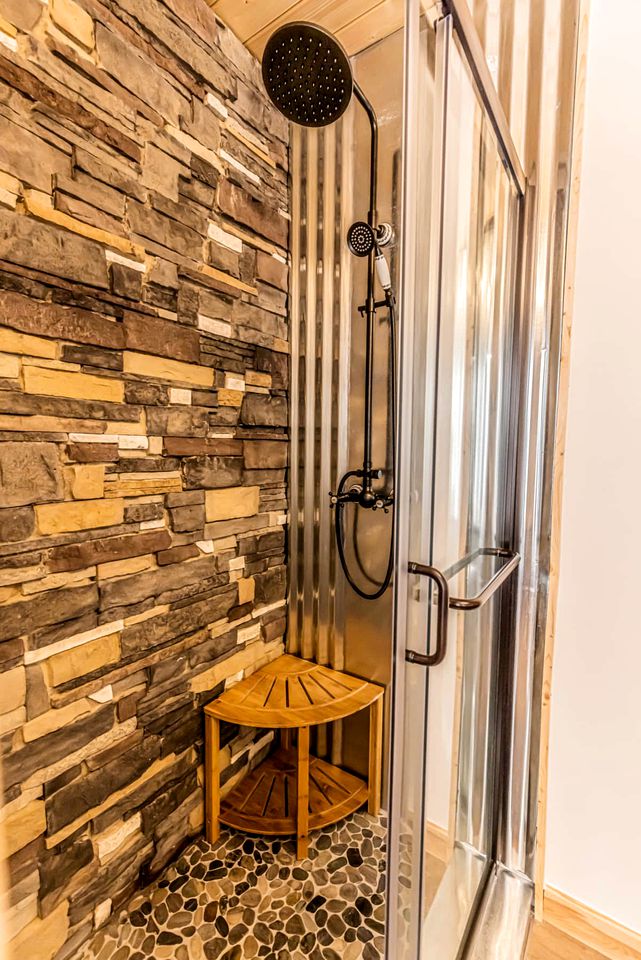 Incredible Mountain Cabin with Private Creek and Hot Tub Allowing Outstanding Views in Bryson City