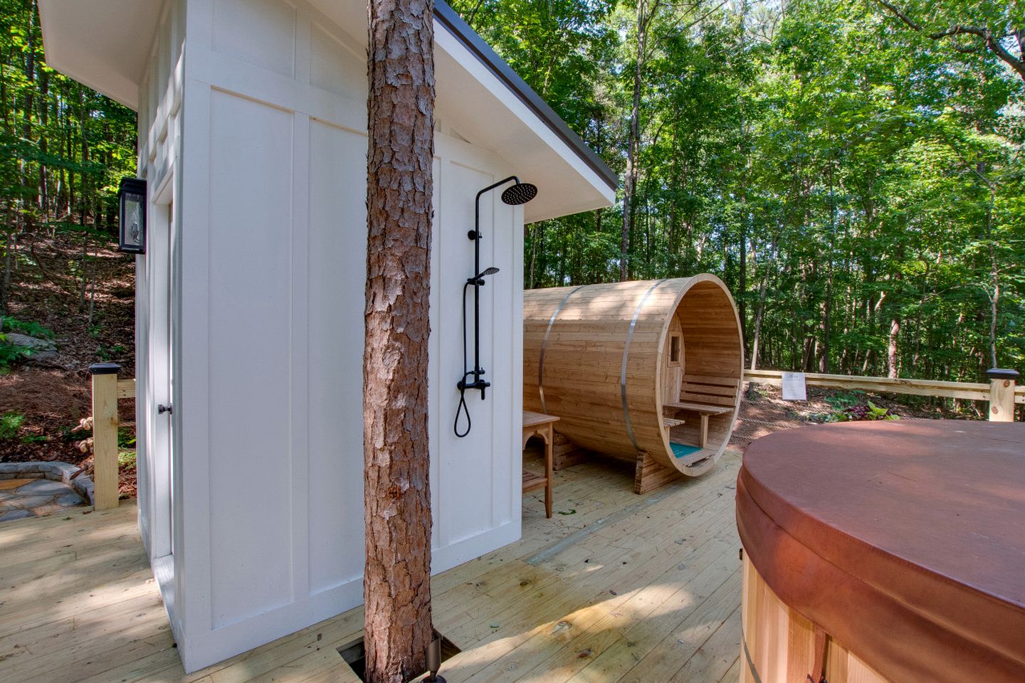 Pet-Friendly Tree House Great for a Relaxing Escape in Alabama
