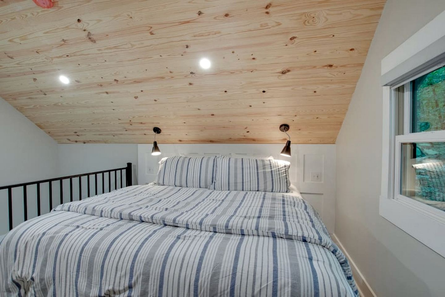 Pet-Friendly Tree House Great for a Relaxing Escape in Alabama