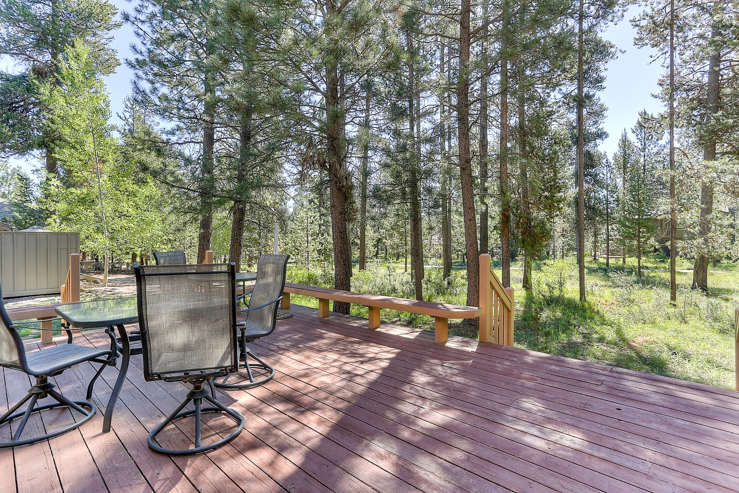 Peaceful Family Friendly Cabin with Private Hot Tub and Deck close to Fort Rock Park and Sunriver Marina, Oregon