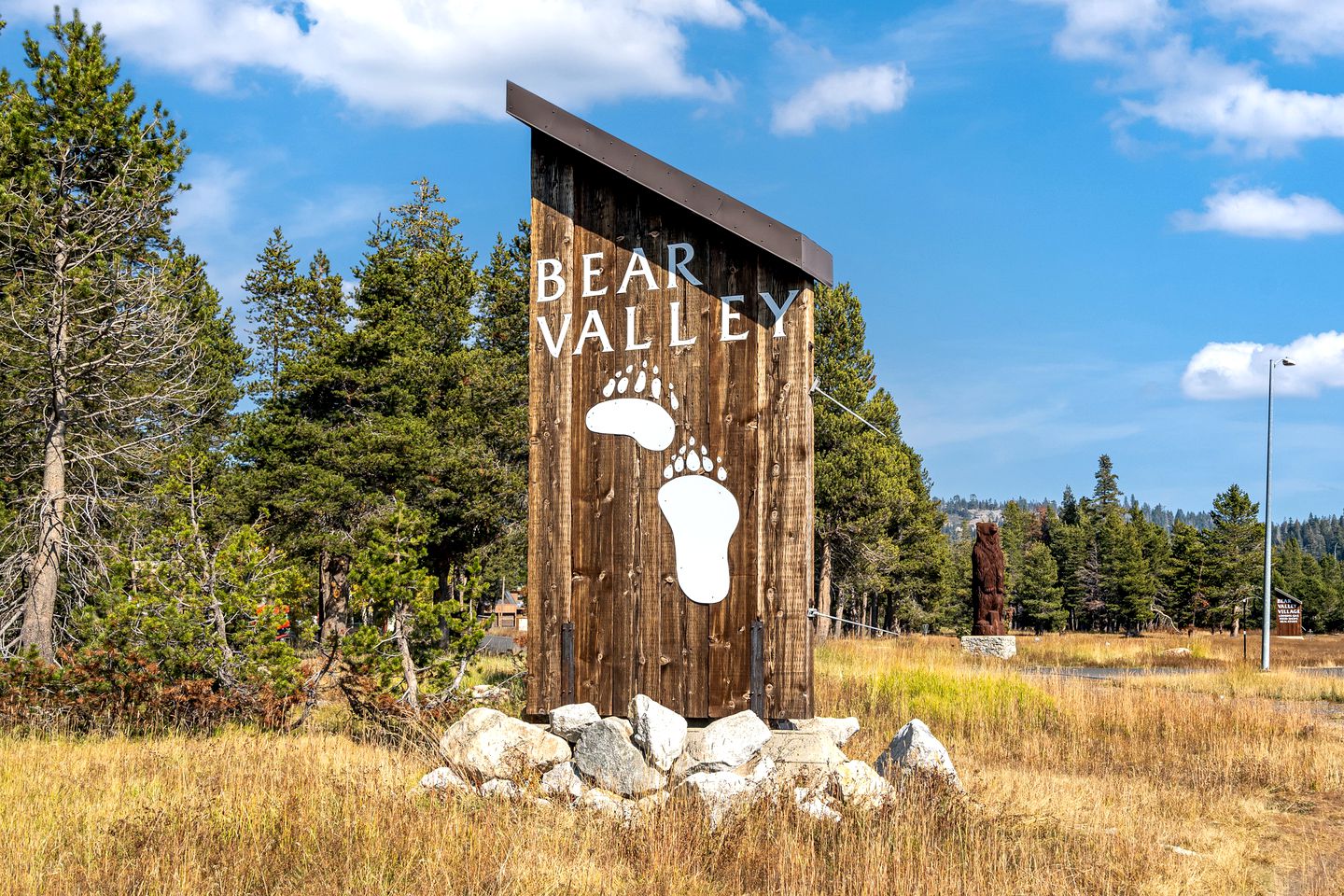 Luminous Lake Cabin Perfect for Groups and Outdoor Activities in Bear Valley, California