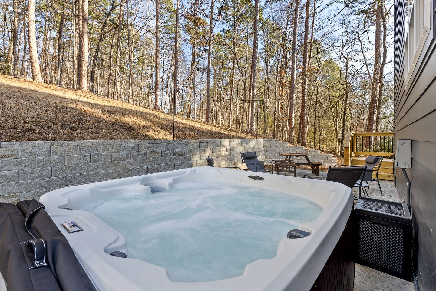 Lovely Cottage with Hot-tub in Chickamauga, Georgia