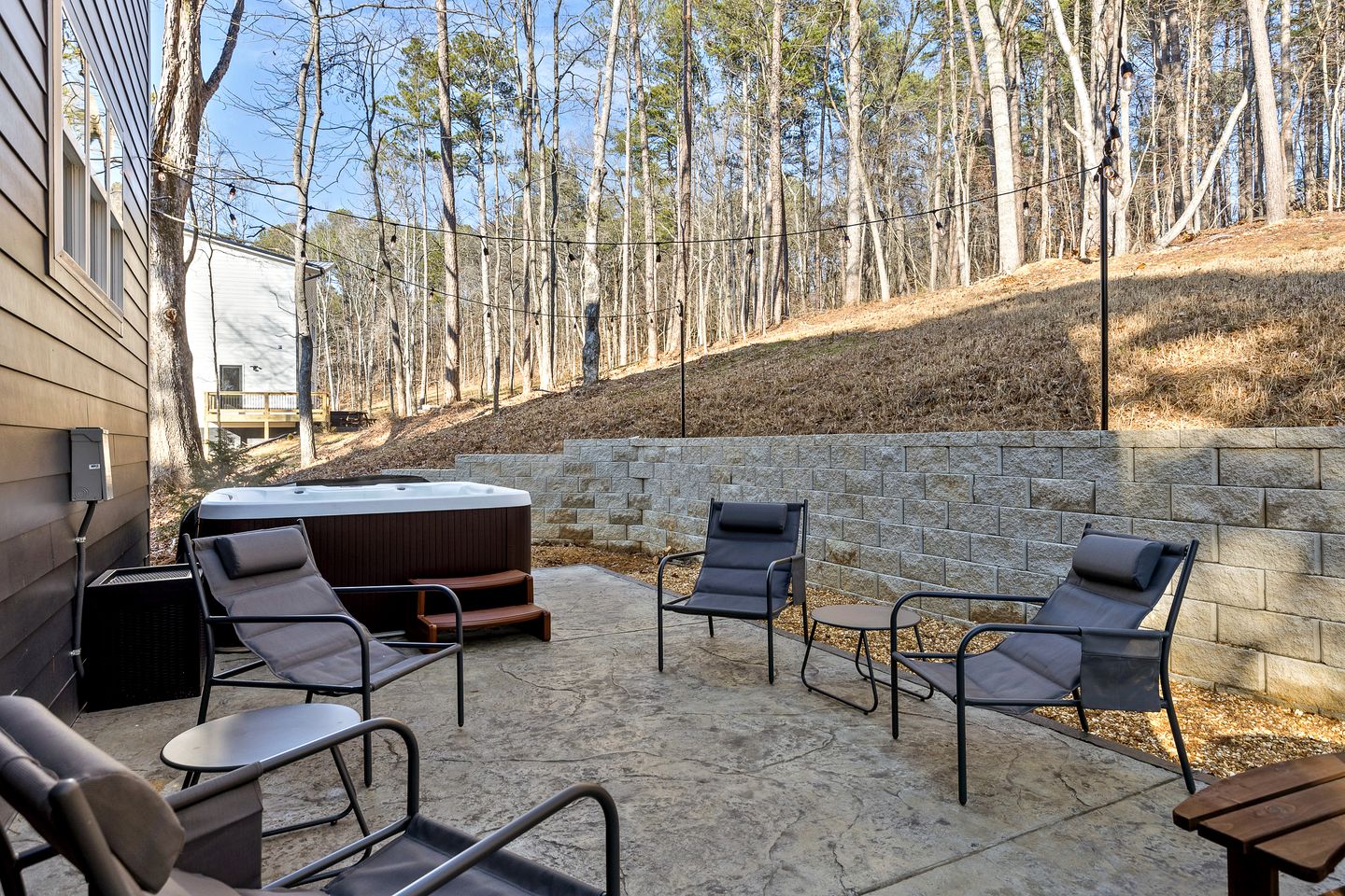 Lovely Cottage with Hot-tub in Chickamauga, Georgia