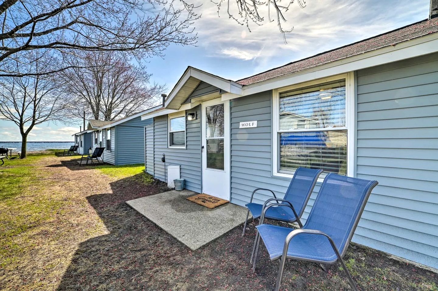 Lakefront Cottage with Fire Pit, Beach & Pet Friendly in Houghton Lake, Michigan