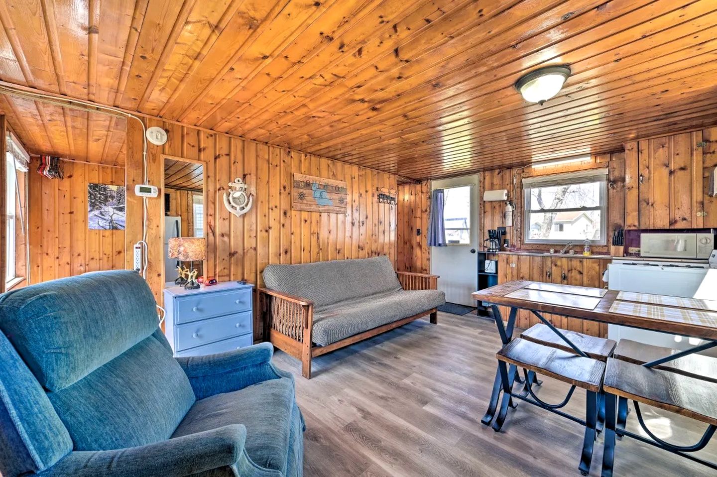 Lakefront Cottage with Fire Pit, Beach & Pet Friendly in Houghton Lake, Michigan