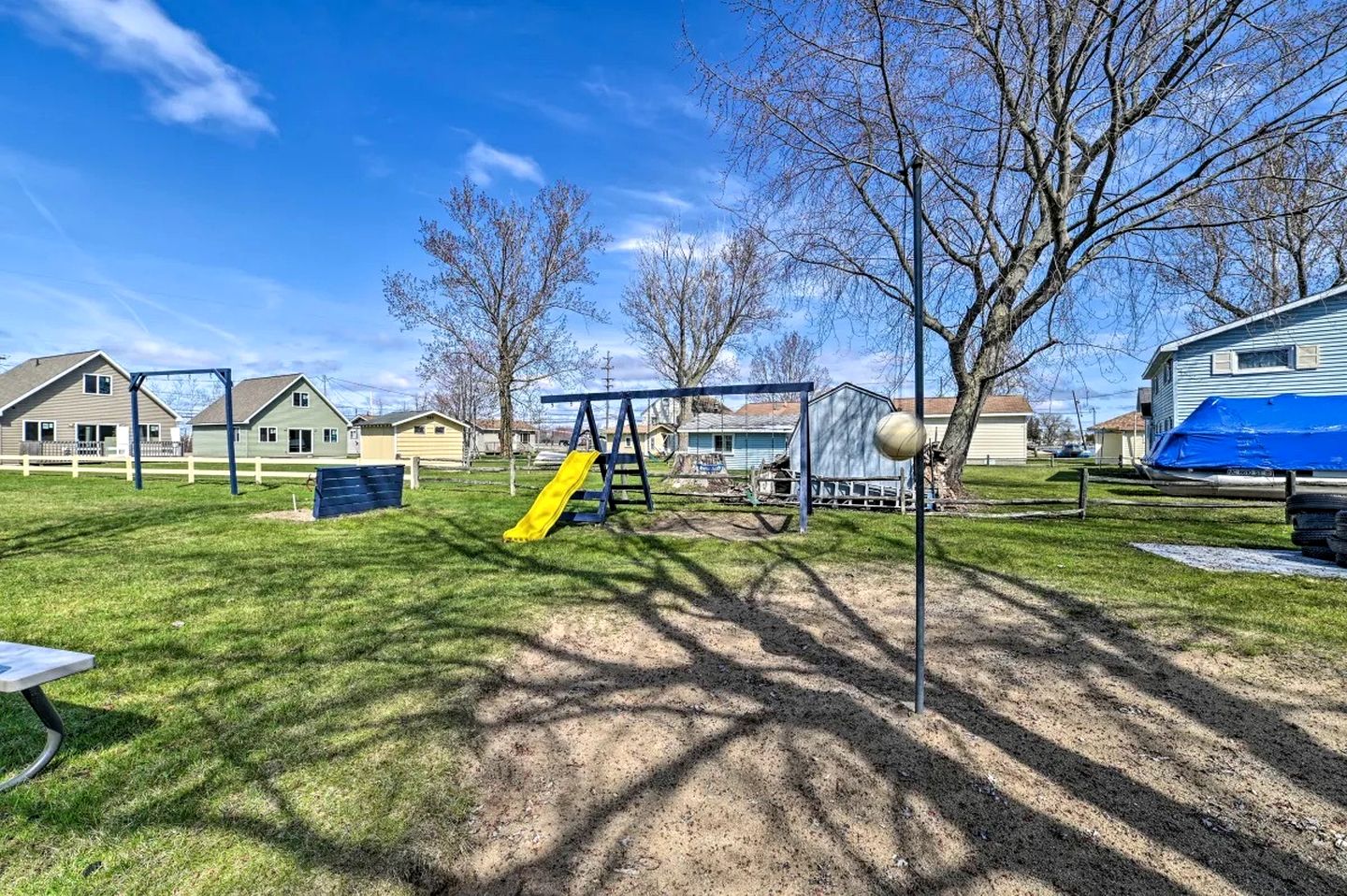 Lakefront Cottage with Fire Pit, Beach & Pet Friendly in Houghton Lake, Michigan