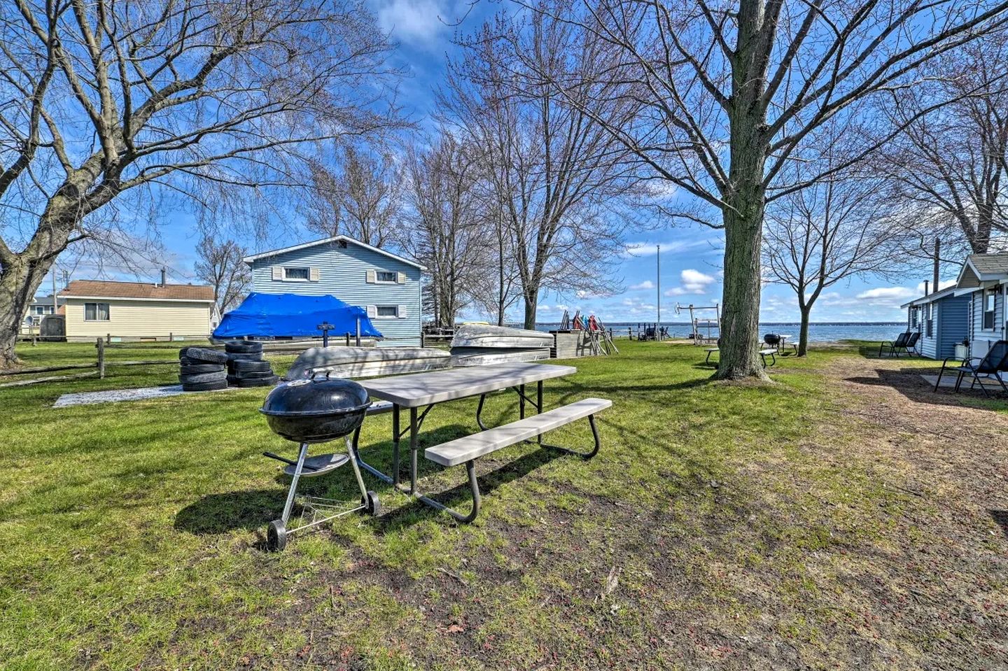 Lakefront Cottage with Fire Pit, Beach & Pet Friendly in Houghton Lake, Michigan