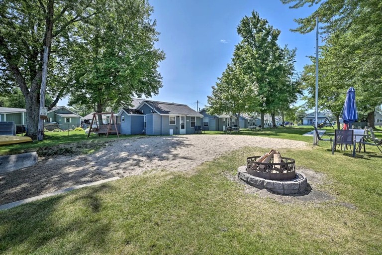 Cabins (United States of America, Houghton Lake, Michigan)