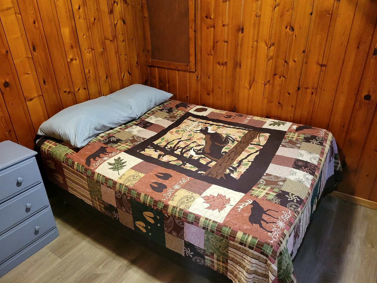 Lakefront Cottage with Fire Pit, Beach & Pet Friendly in Houghton Lake, Michigan