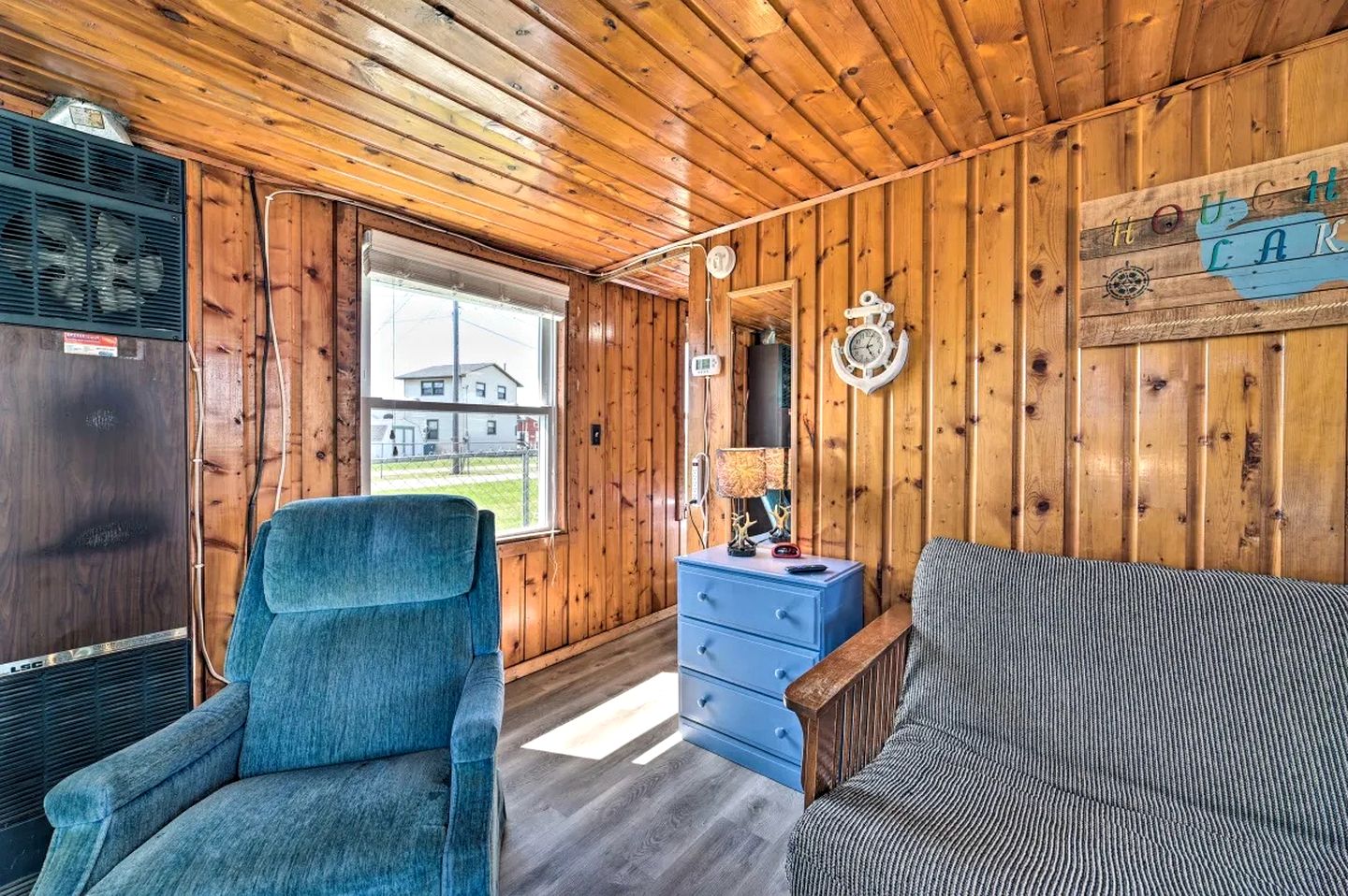 Lakefront Cottage with Fire Pit, Beach & Pet Friendly in Houghton Lake, Michigan
