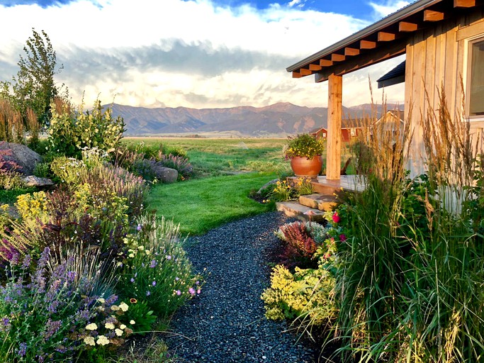 Cabins (Belgrade, Montana, United States)