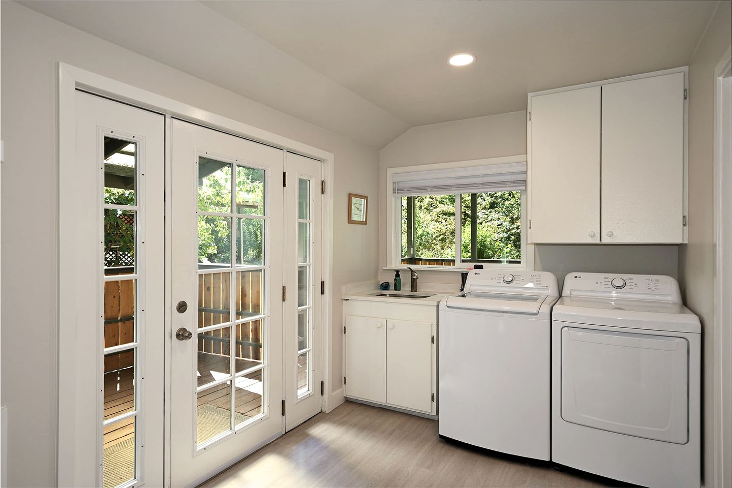 Peaceful Mountain Cottage with Creekside Deck & Private Yard in Dunsmuir, California