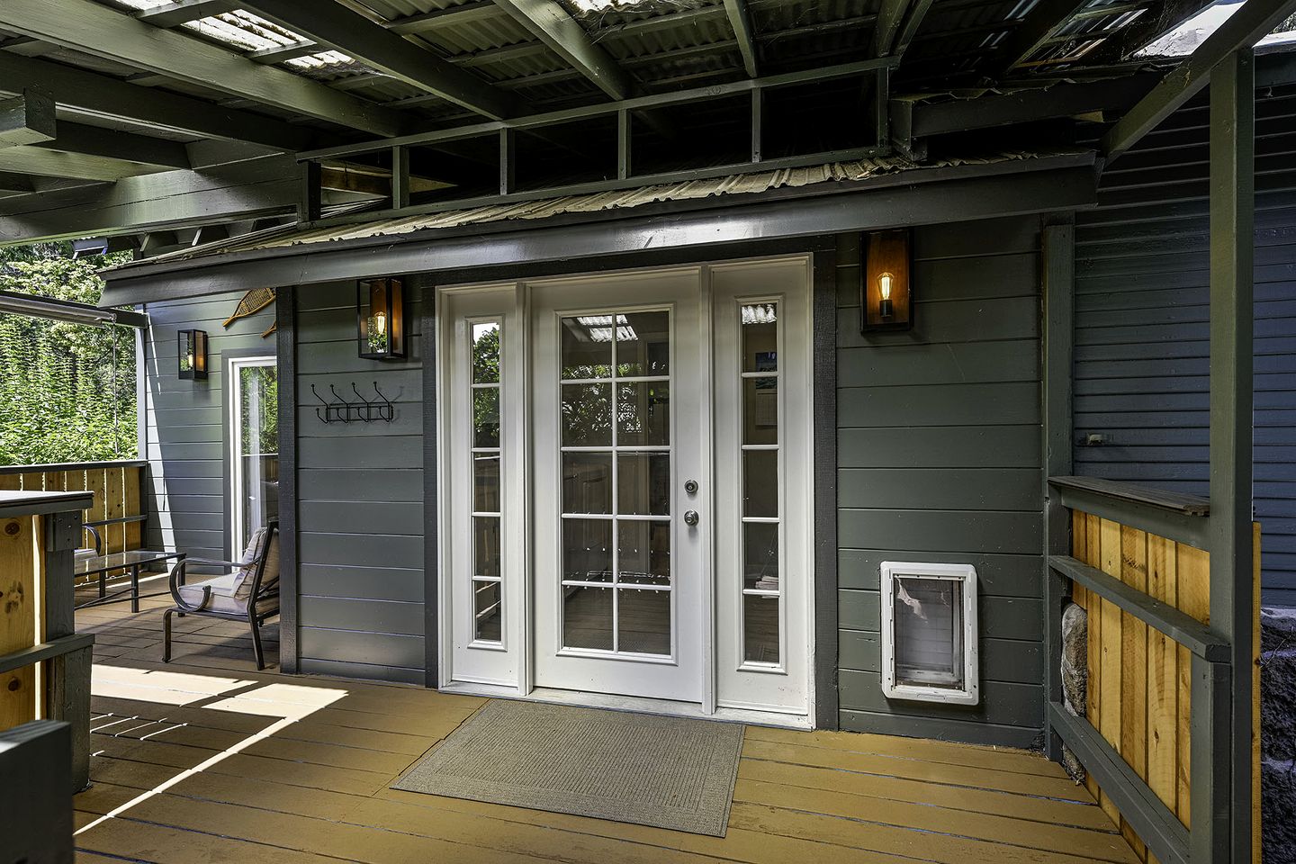 Peaceful Mountain Cottage with Creekside Deck & Private Yard in Dunsmuir, California