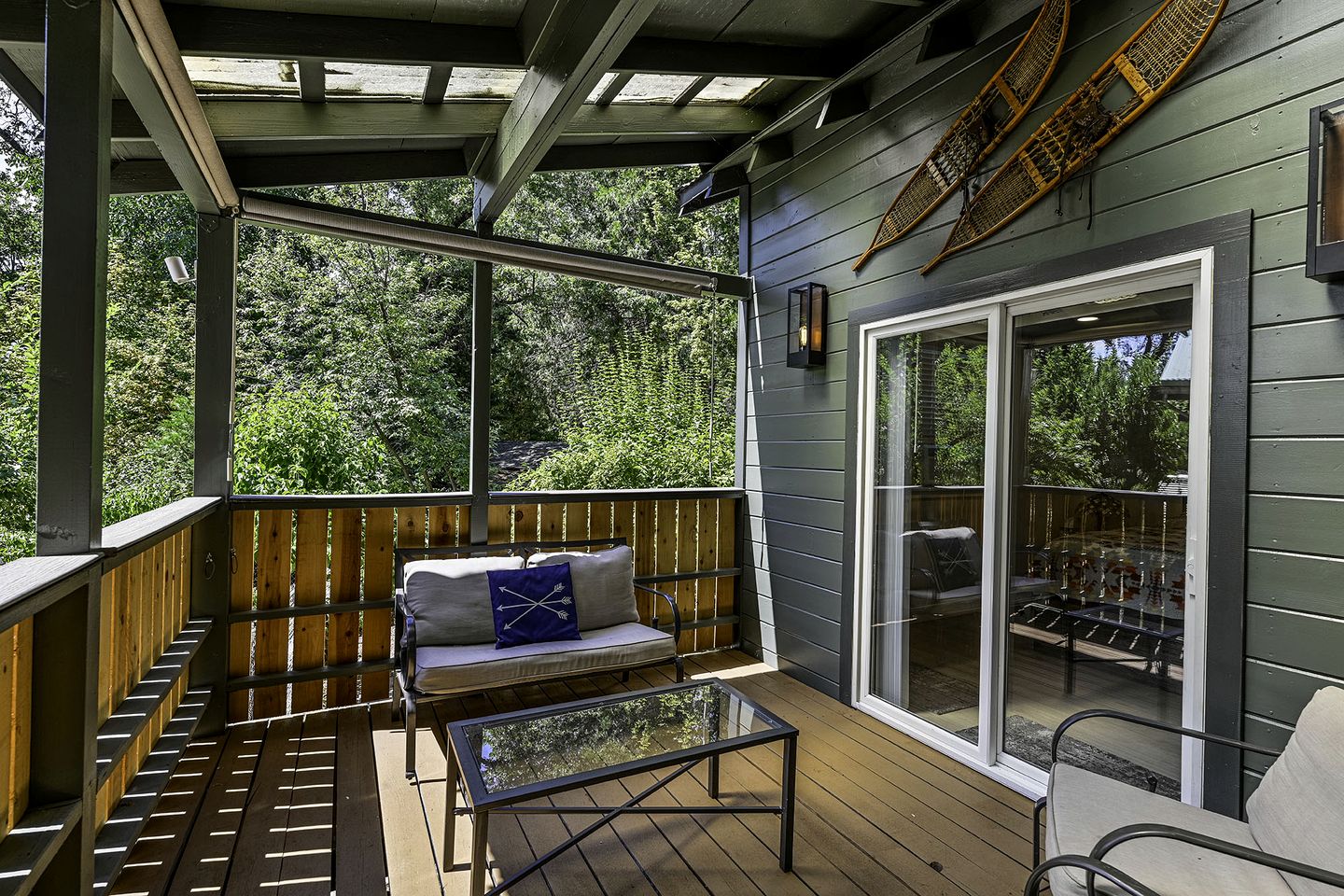 Peaceful Mountain Cottage with Creekside Deck & Private Yard in Dunsmuir, California