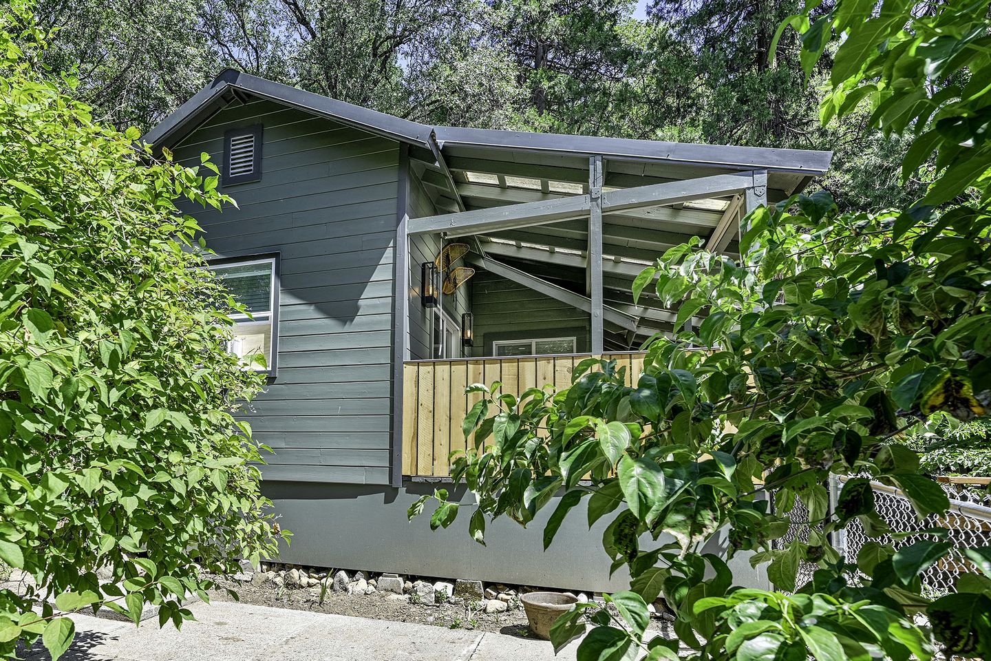 Peaceful Mountain Cottage with Creekside Deck & Private Yard in Dunsmuir, California