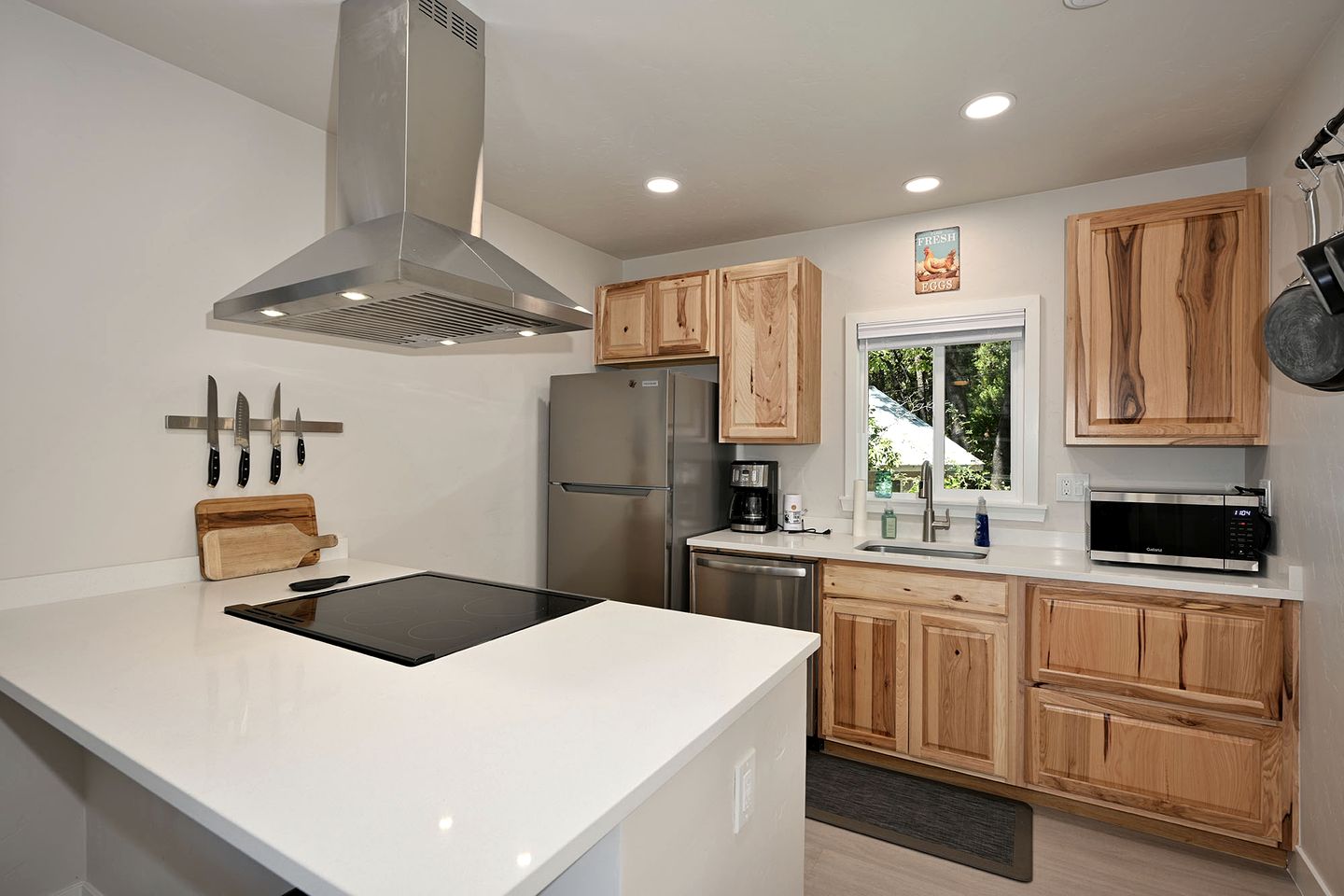 Peaceful Mountain Cottage with Creekside Deck & Private Yard in Dunsmuir, California