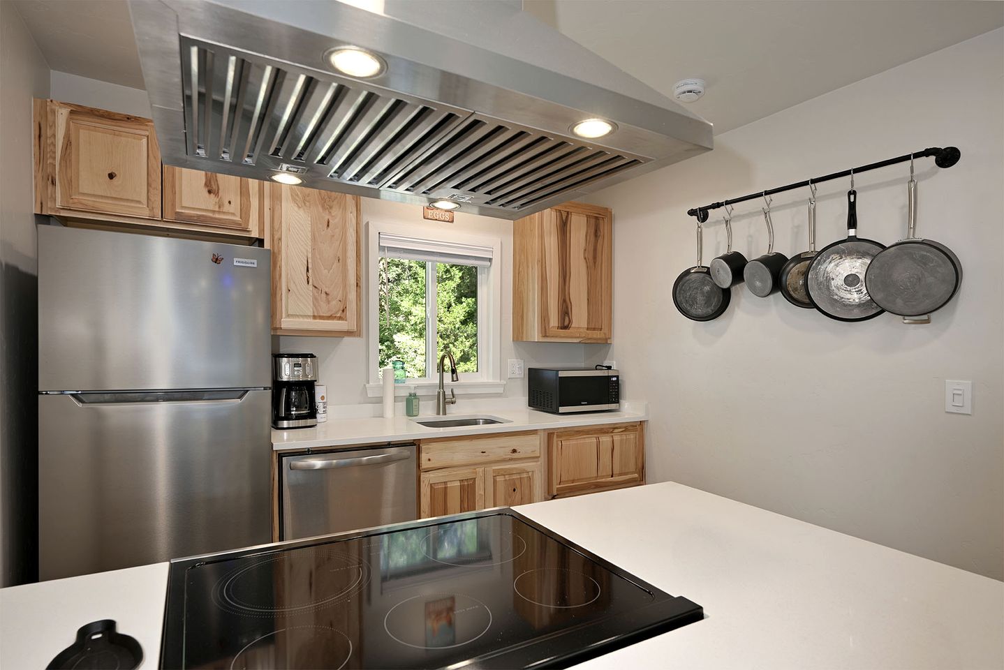 Peaceful Mountain Cottage with Creekside Deck & Private Yard in Dunsmuir, California