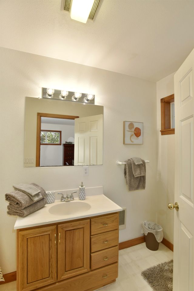 Comfortable Home Base for a Longer Getaway in Mount Shasta, California