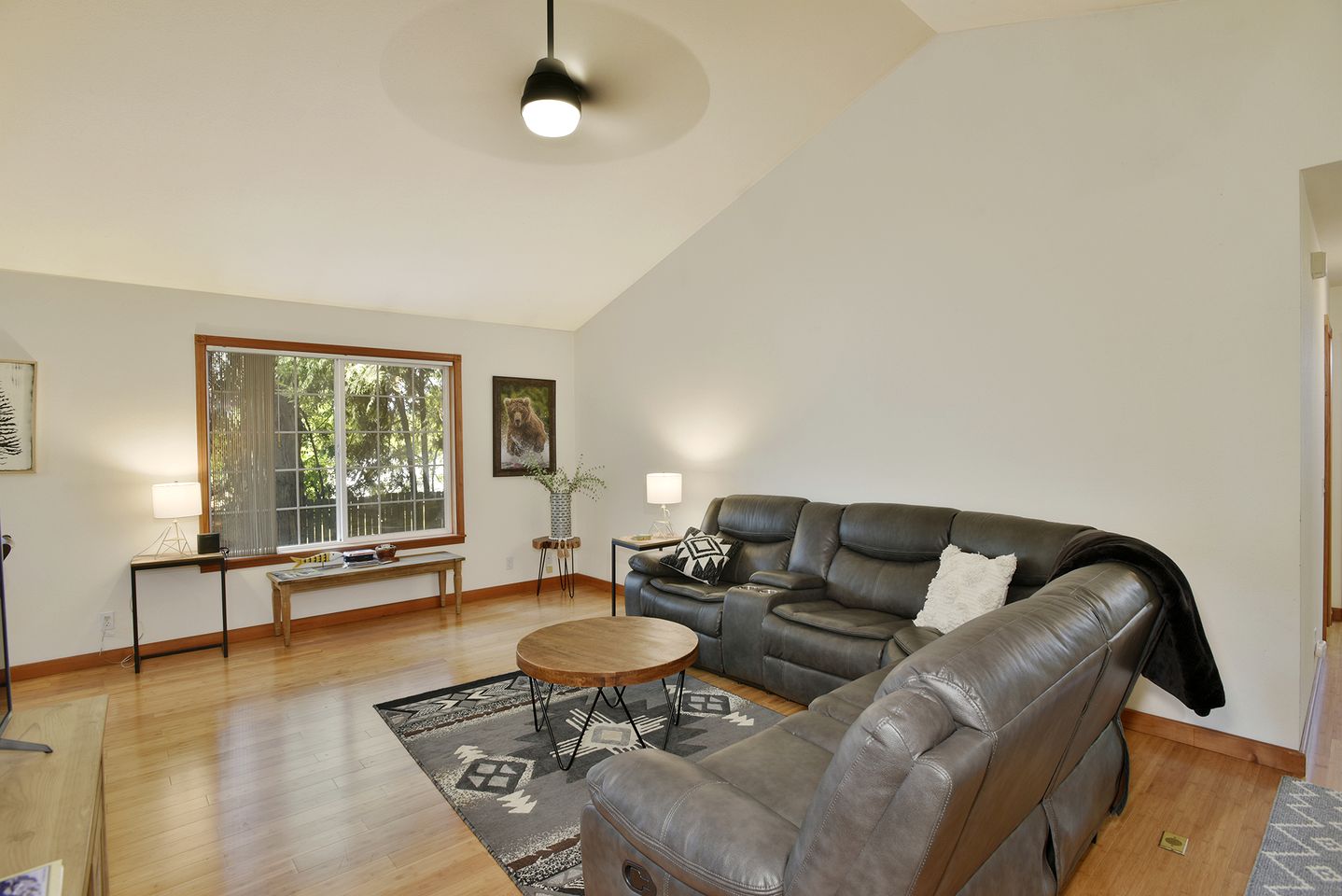 Comfortable Home Base for a Longer Getaway in Mount Shasta, California