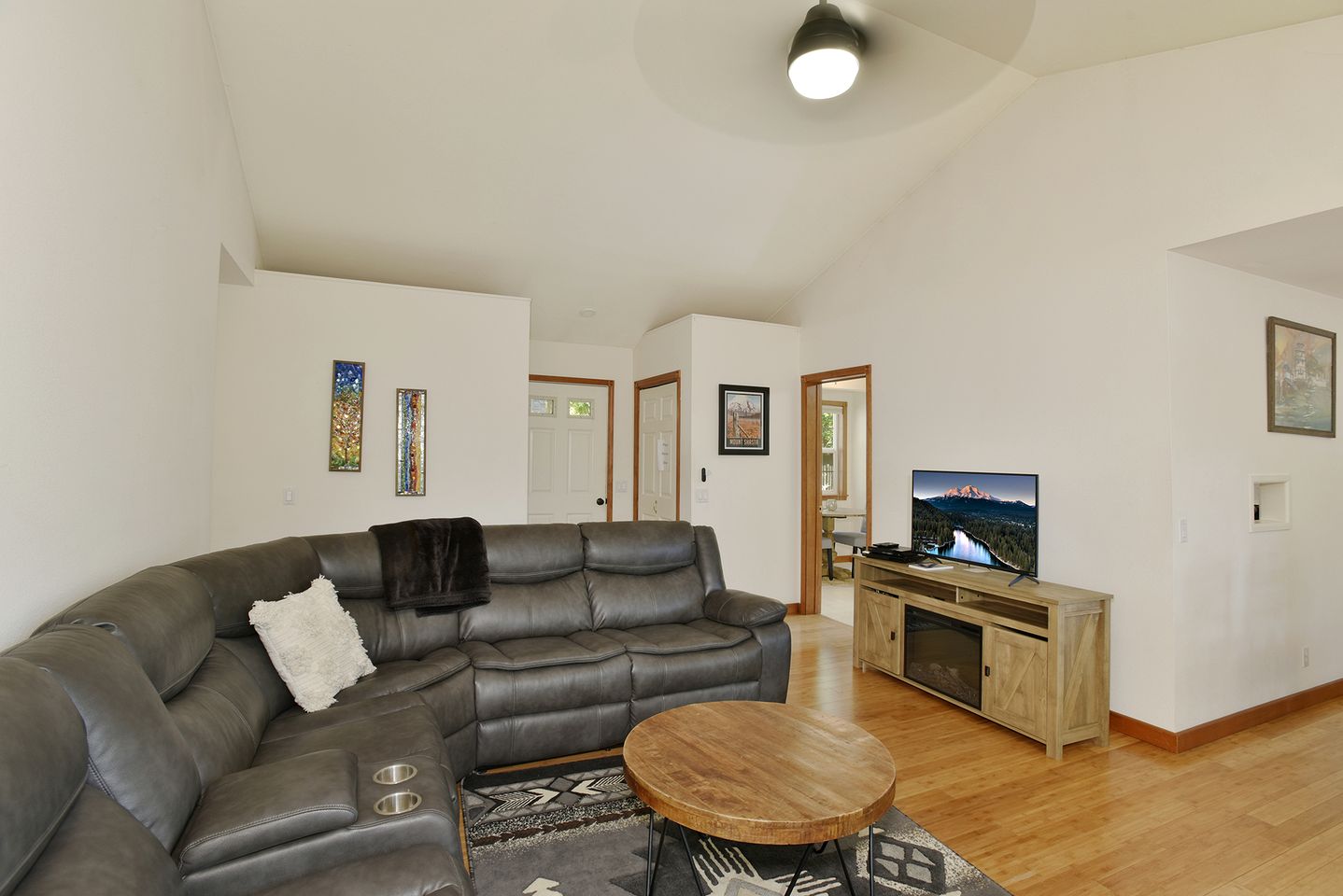 Comfortable Home Base for a Longer Getaway in Mount Shasta, California