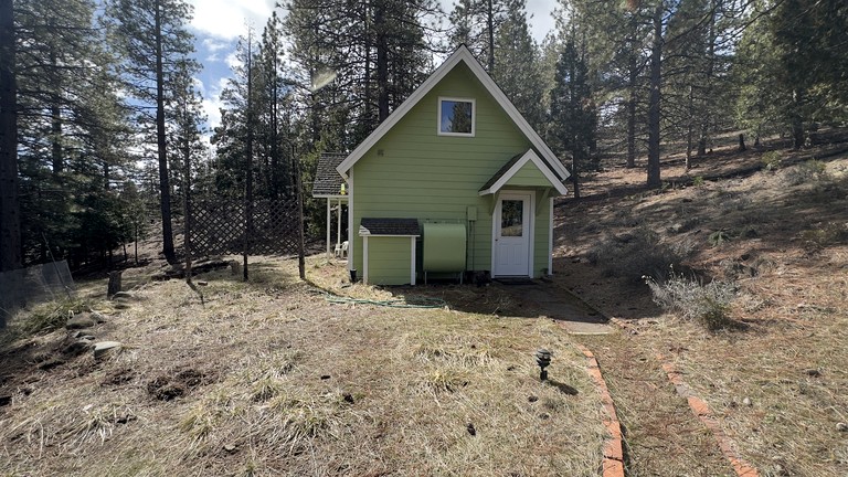 Cabins (United States of America, Weed, California)