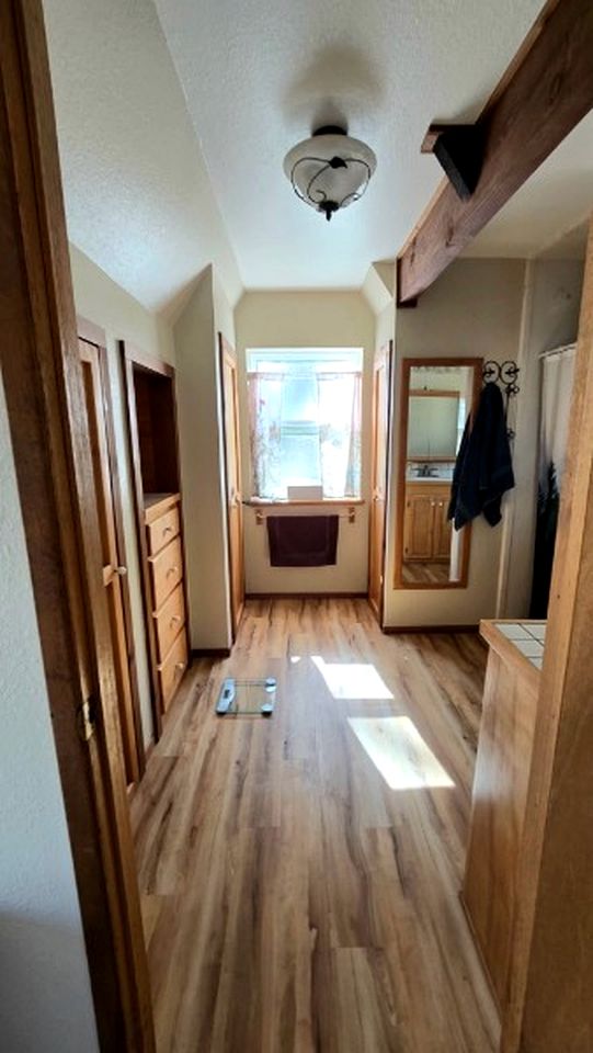 Quiet Mountain-View Retreat Surrounded by Nature in Weed, California