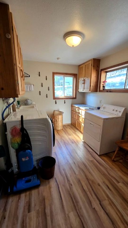 Quiet Mountain-View Retreat Surrounded by Nature in Weed, California