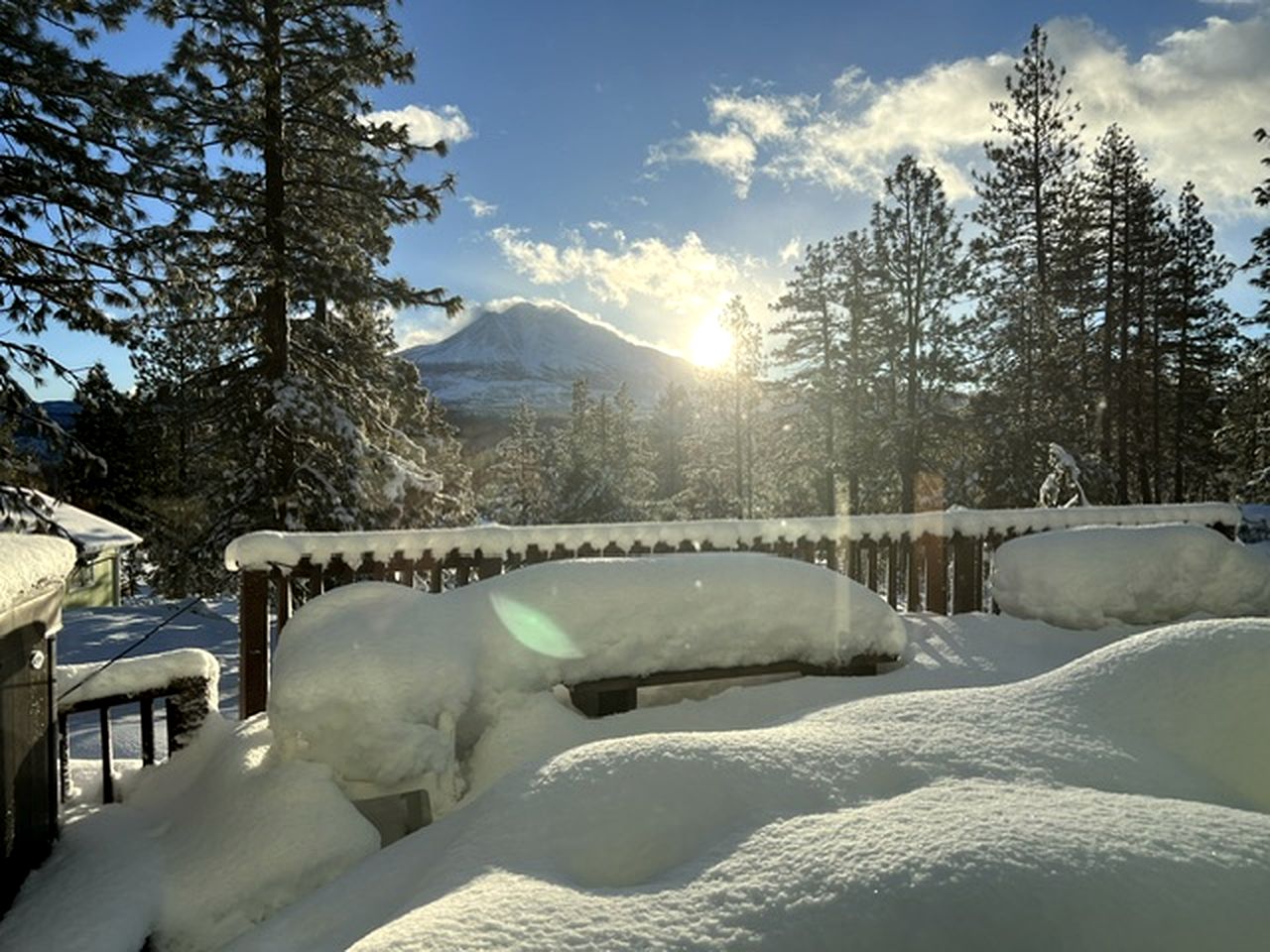 Quiet Mountain-View Retreat Surrounded by Nature in Weed, California