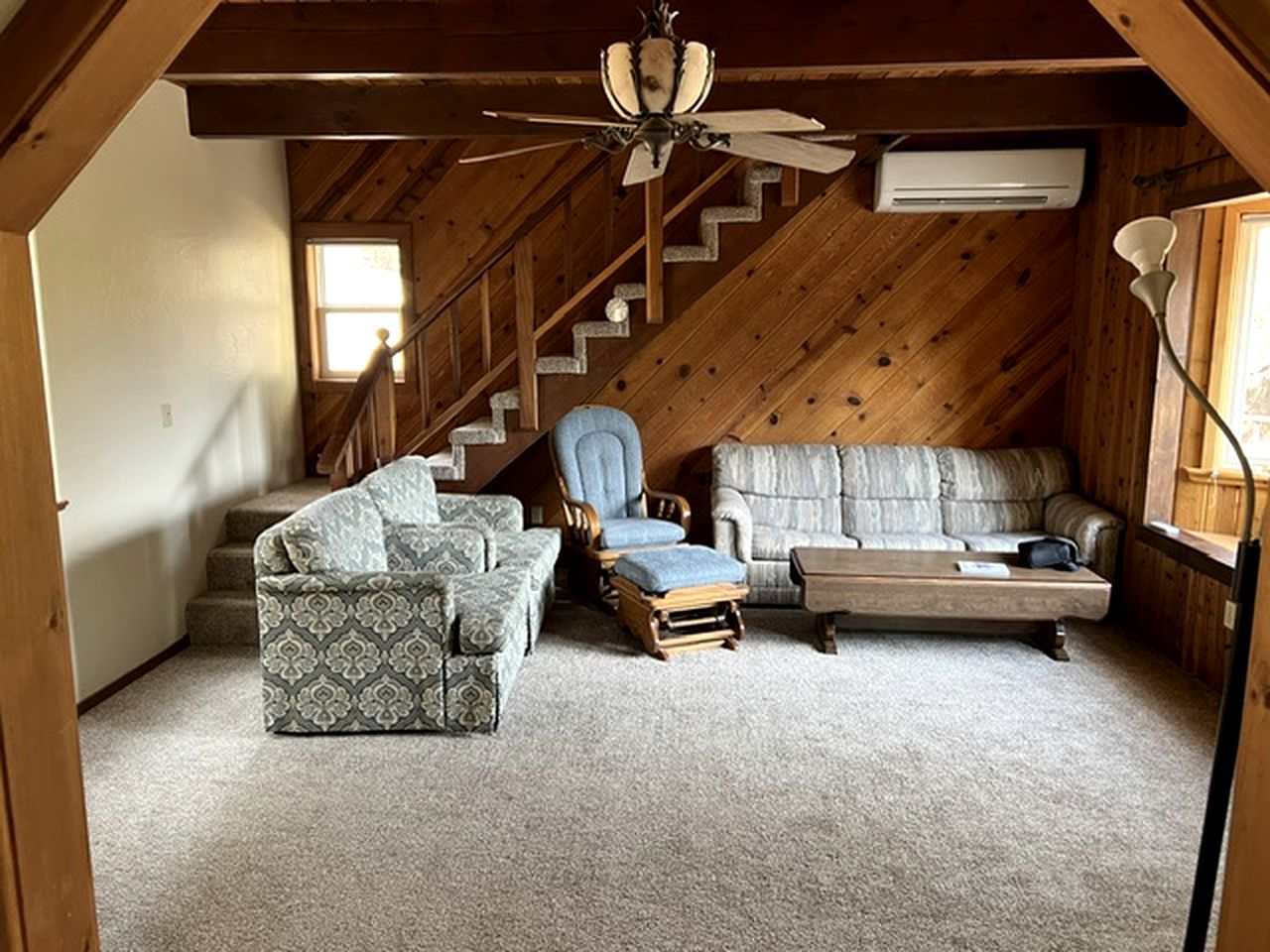 Quiet Mountain-View Retreat Surrounded by Nature in Weed, California