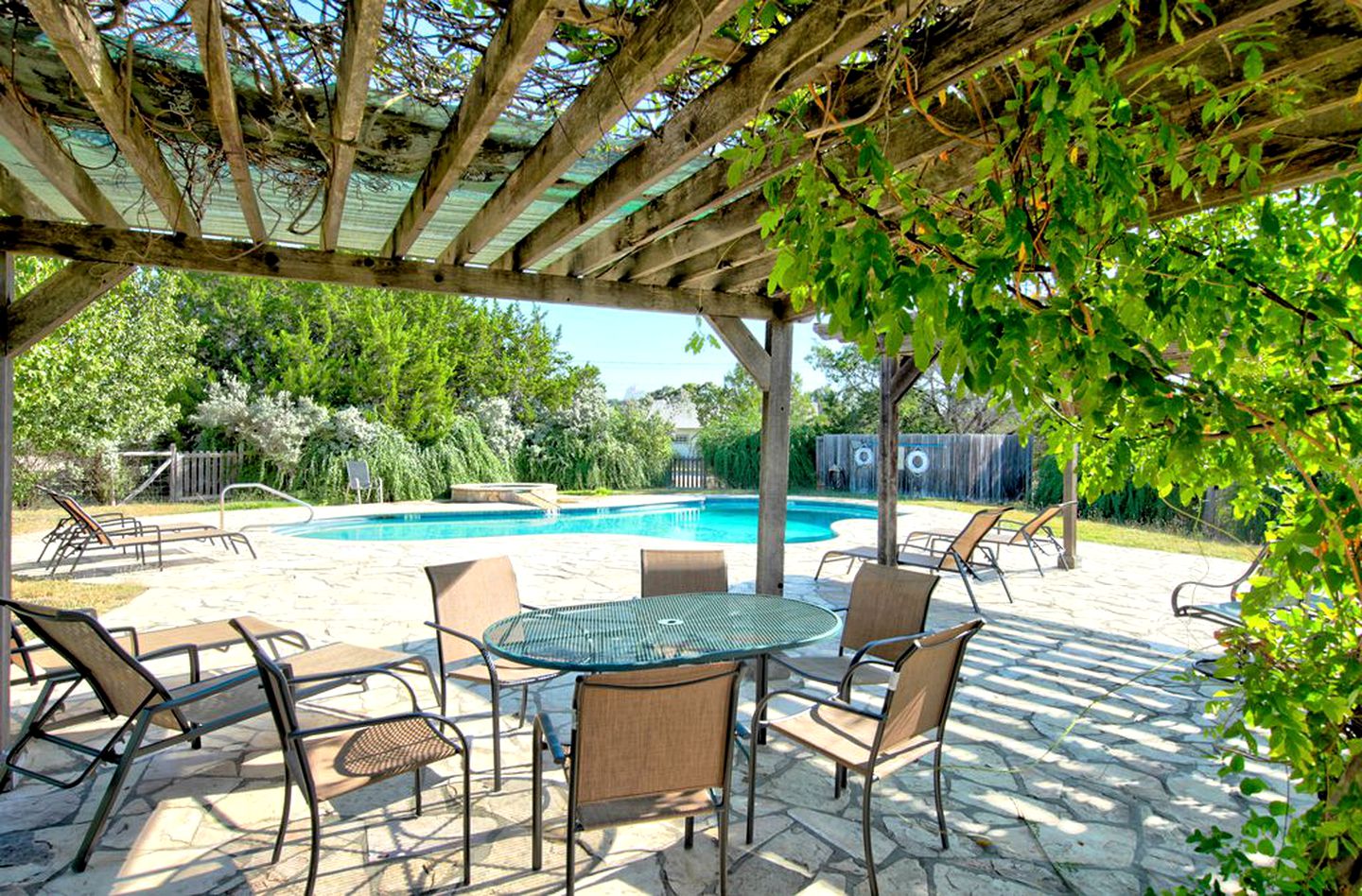 1800's Antique Log Cabin with Modern Amenities near Fredericksburg and Kerrville, Texas