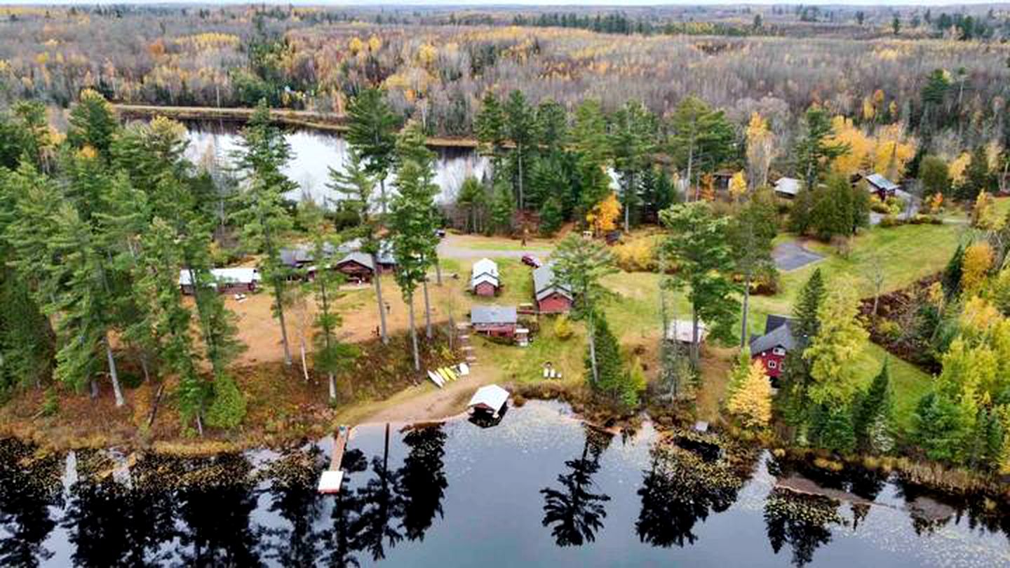 Pine Crest Resort, Cabins 27288, Republic, United States of America Glamping Hub