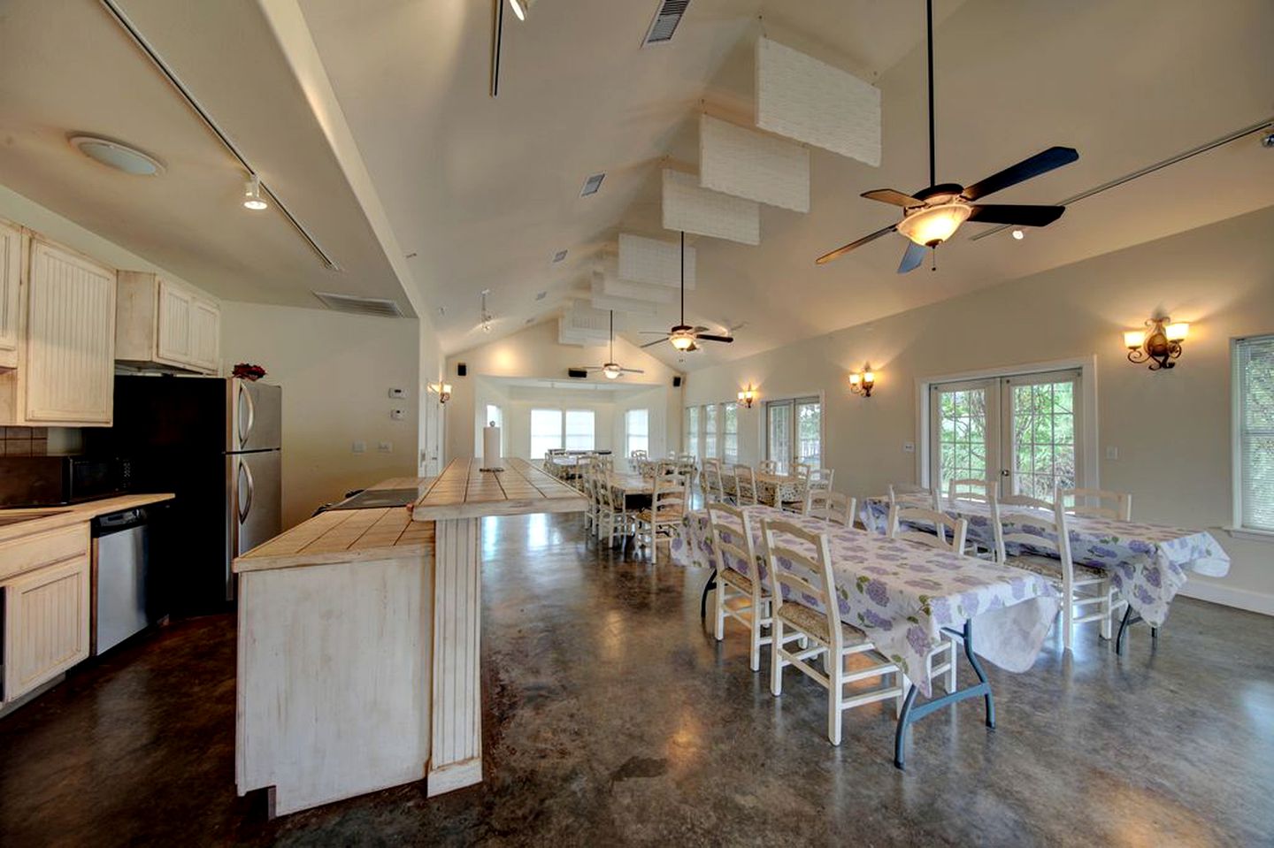 1800's Antique Log Cabin with Modern Amenities near Fredericksburg and Kerrville, Texas