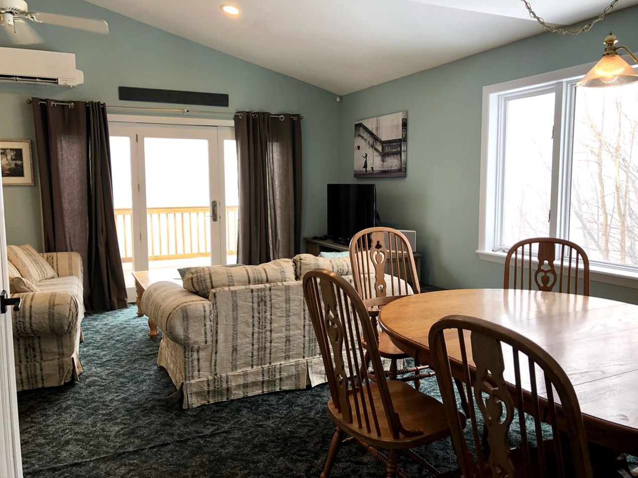 Secluded Family-Friendly Cabin with a Pool Table in Wilmington, Vermont