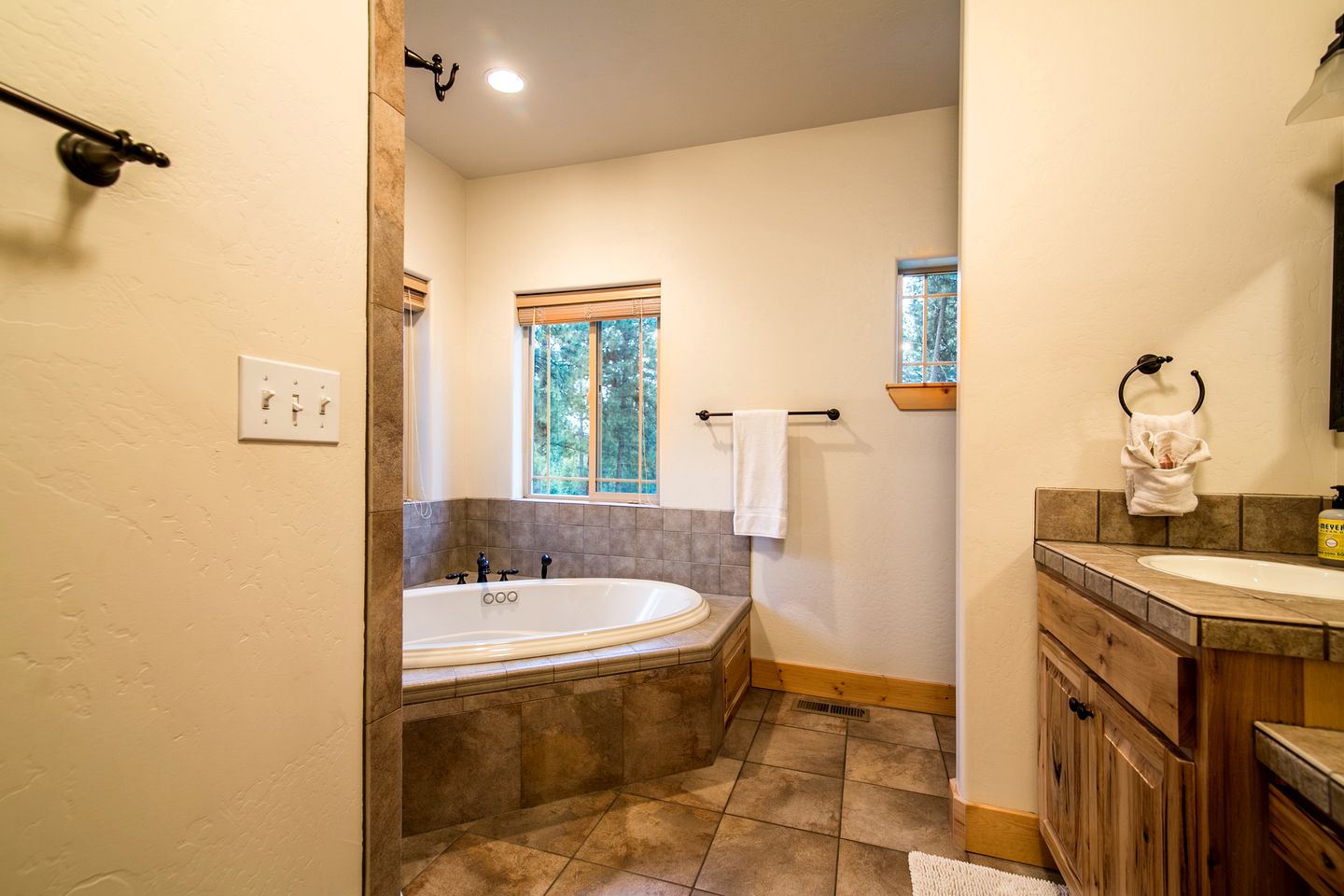 Family-Friendly Cabin Rental near Hamilton, Montana