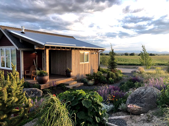 Cabins (Belgrade, Montana, United States)