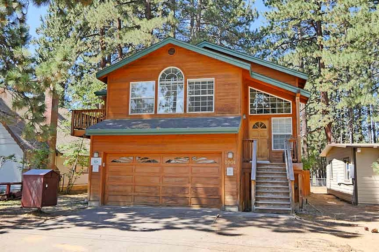 Rustic Rental Cabin with Hot Tub near Heavenly Ski Resort in South Lake Tahoe, California