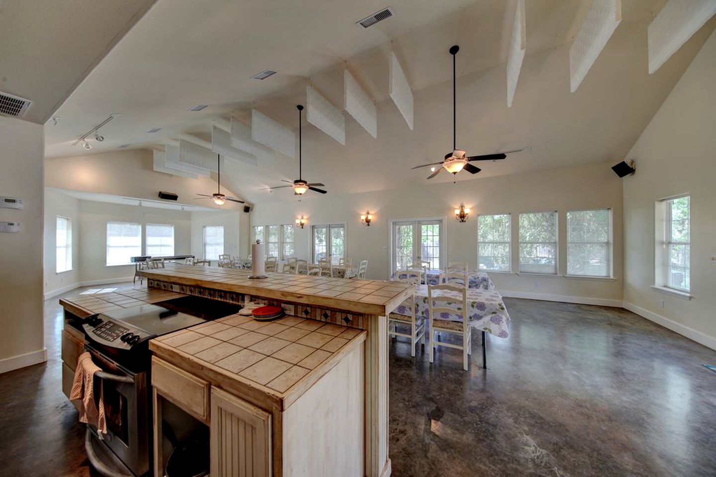 1800's Antique Log Cabin with Modern Amenities near Fredericksburg and Kerrville, Texas