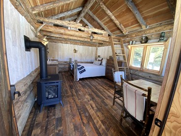 Rustic Eco-Friendly Cabin in Ennis, Montana - Amazing Glamping Adventure near Virginia City photo 5