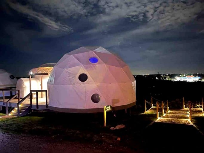 This dome tent rental id surrounded by the best views of the sky