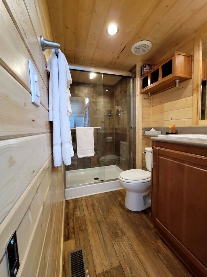 Peaceful Tiny Home Getaway with Loft & Open Sky Views in Williams, Arizona