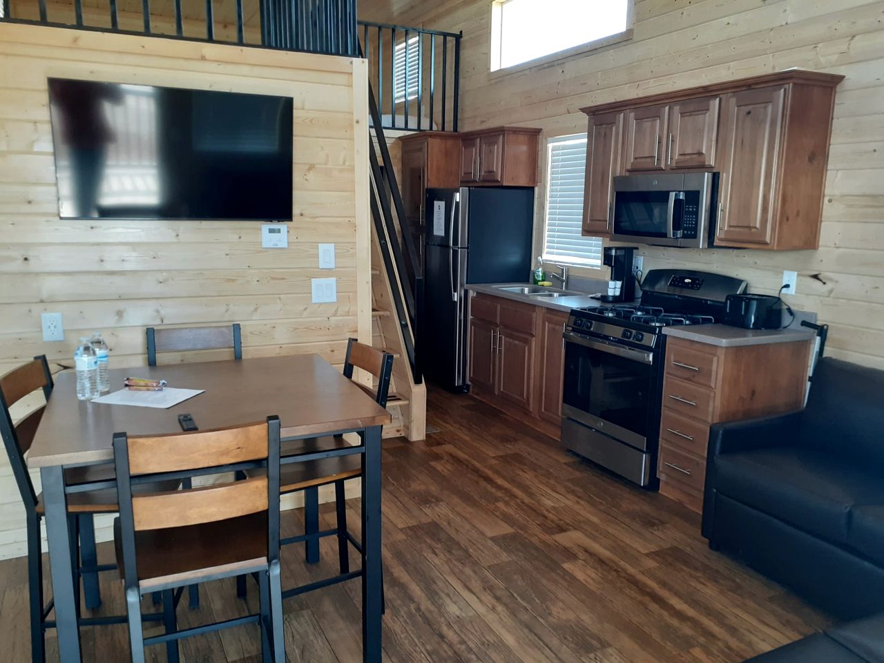 Quiet Desert Escape in a Stylish Tiny Home with Starry Skies in Williams, Arizona