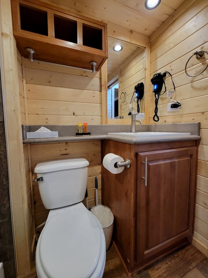 Quiet Desert Escape in a Stylish Tiny Home with Starry Skies in Williams, Arizona