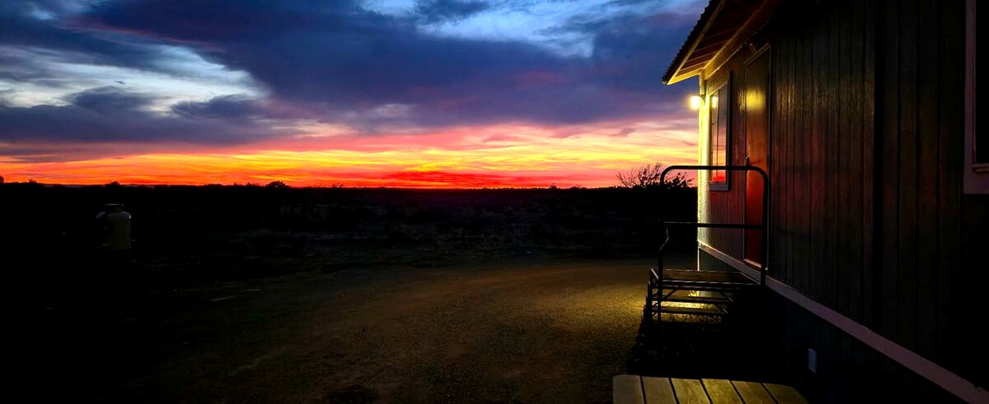 Quiet Desert Escape in a Stylish Tiny Home with Starry Skies in Williams, Arizona