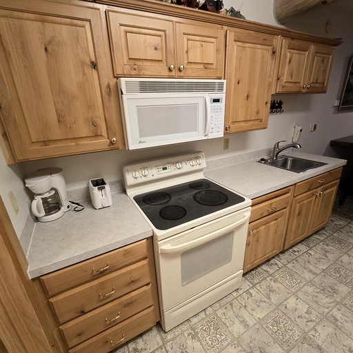Spacious Cottage near Yellowstone National Park in Fremont County, Idaho | Cabins (Island Park, Idaho, United States of America)