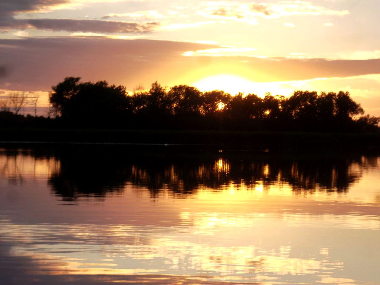 Cozy River Staycation with Wi-Fi near Milwaukee, Wisconsin