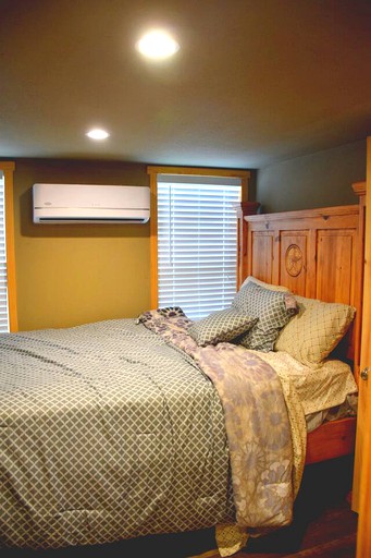 Tiny Houses (Cedar Creek, Texas, United States)