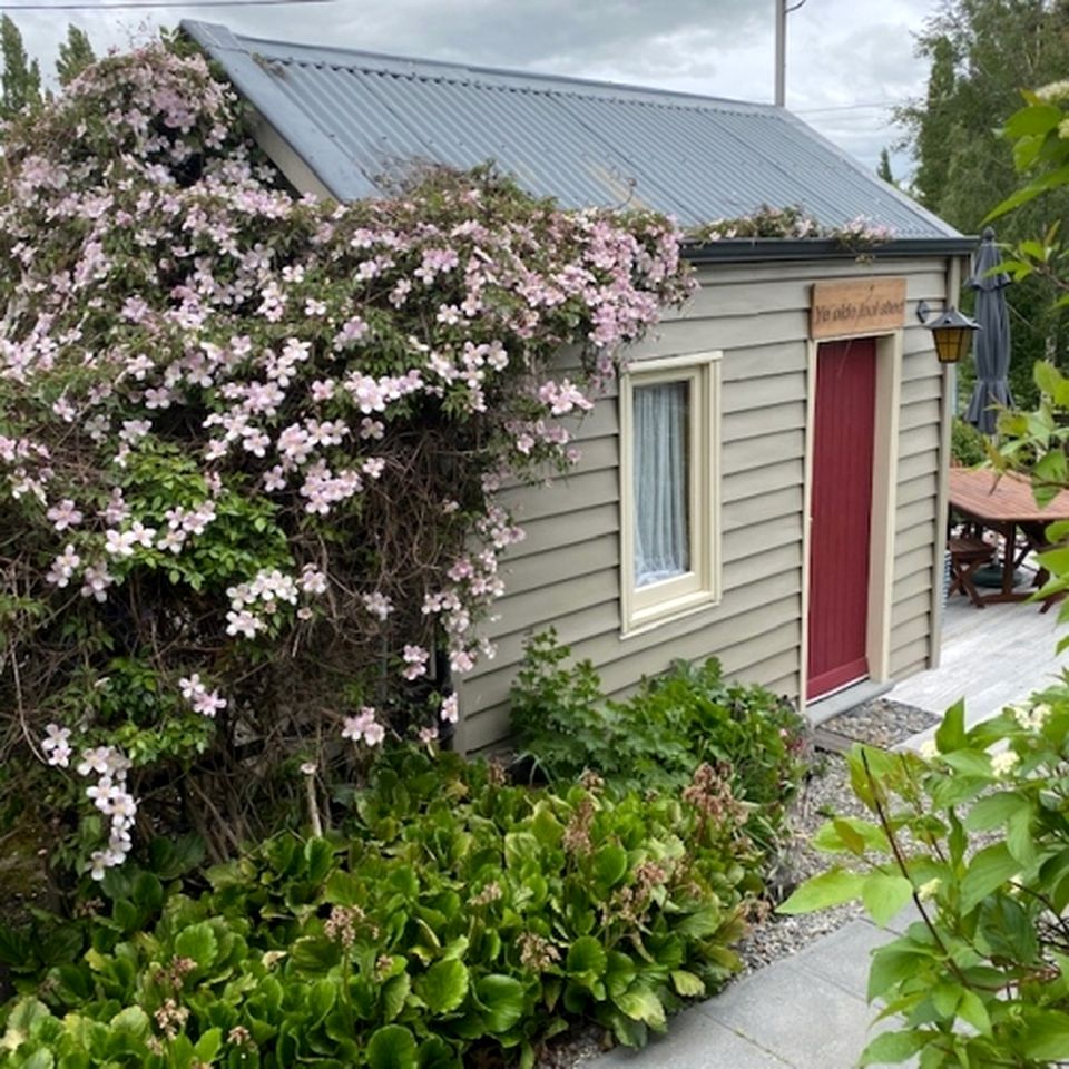 Dreamy Country Cottage Rental in the Maniototo Plains of Central Otago, New Zealand