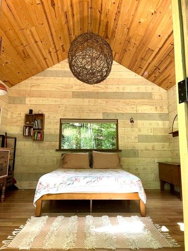 Off Grid Tiny Cabin Ideal for Couples in Burnsville, North Caroline | Cabins (Burnsville, North Carolina, United States of America)