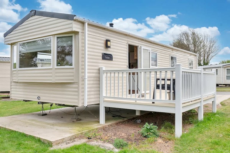 Spacious Silver Lodge Retreat with Pool, Outdoor Deck & Seaside Adventures in Scotland, United Kingdom